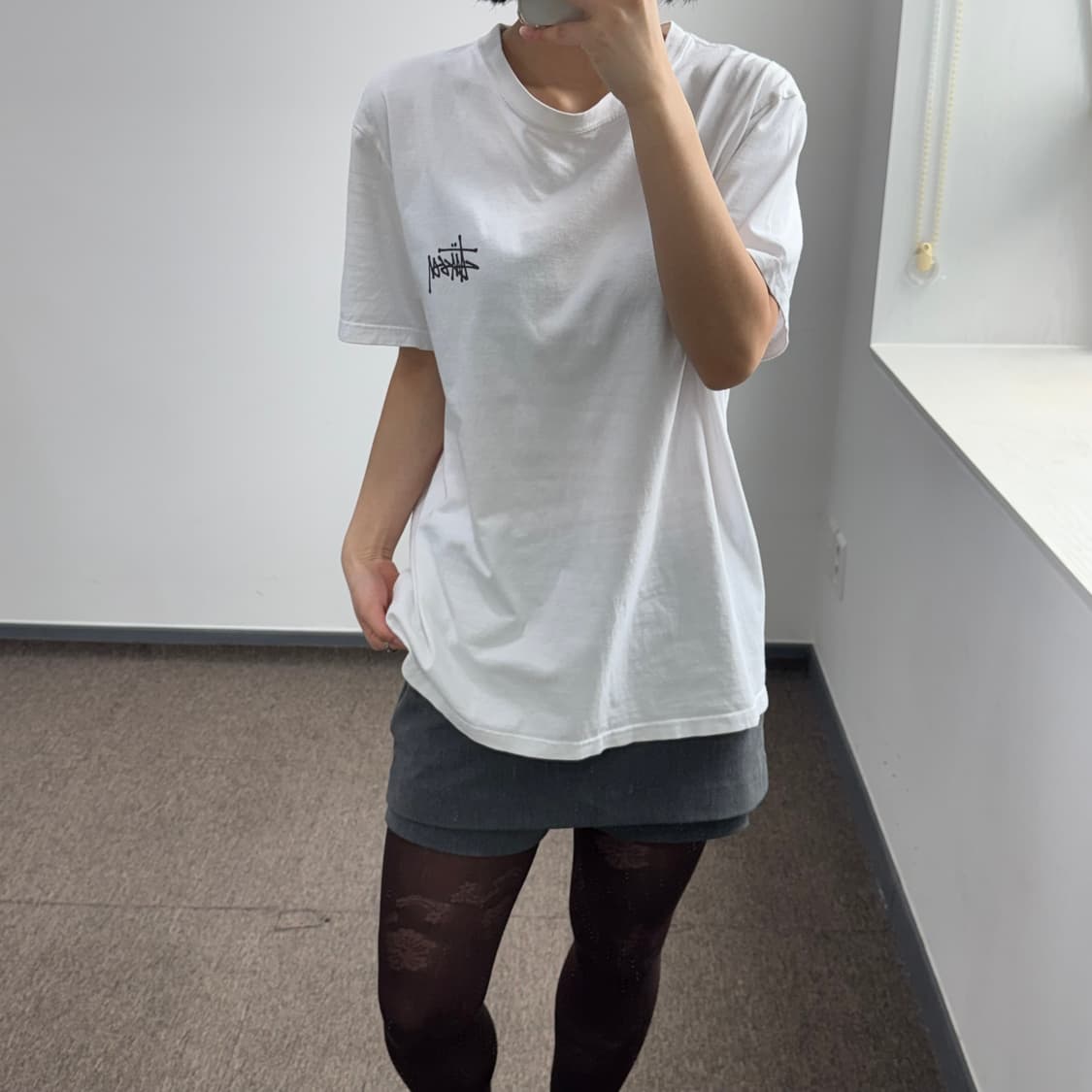 Stussy 스투시 백 블랙 로고 화이트 반팔 상품이미지1