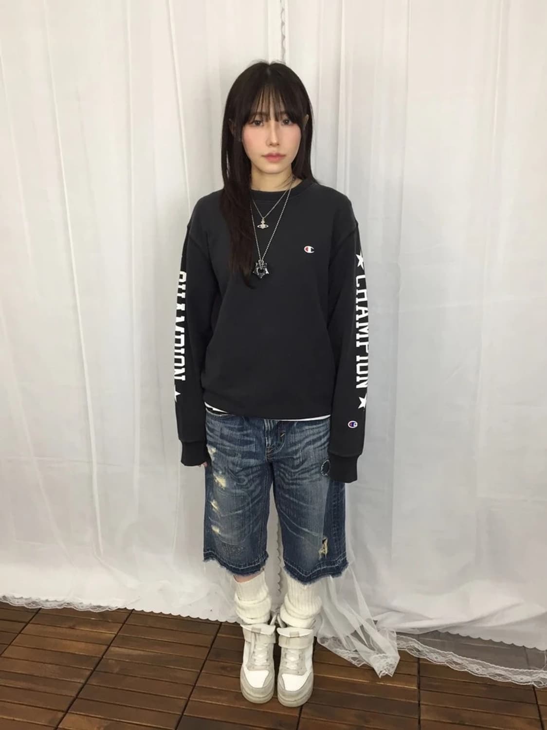 Champion Sleeve Logo Black Sweatshirt 상품이미지1