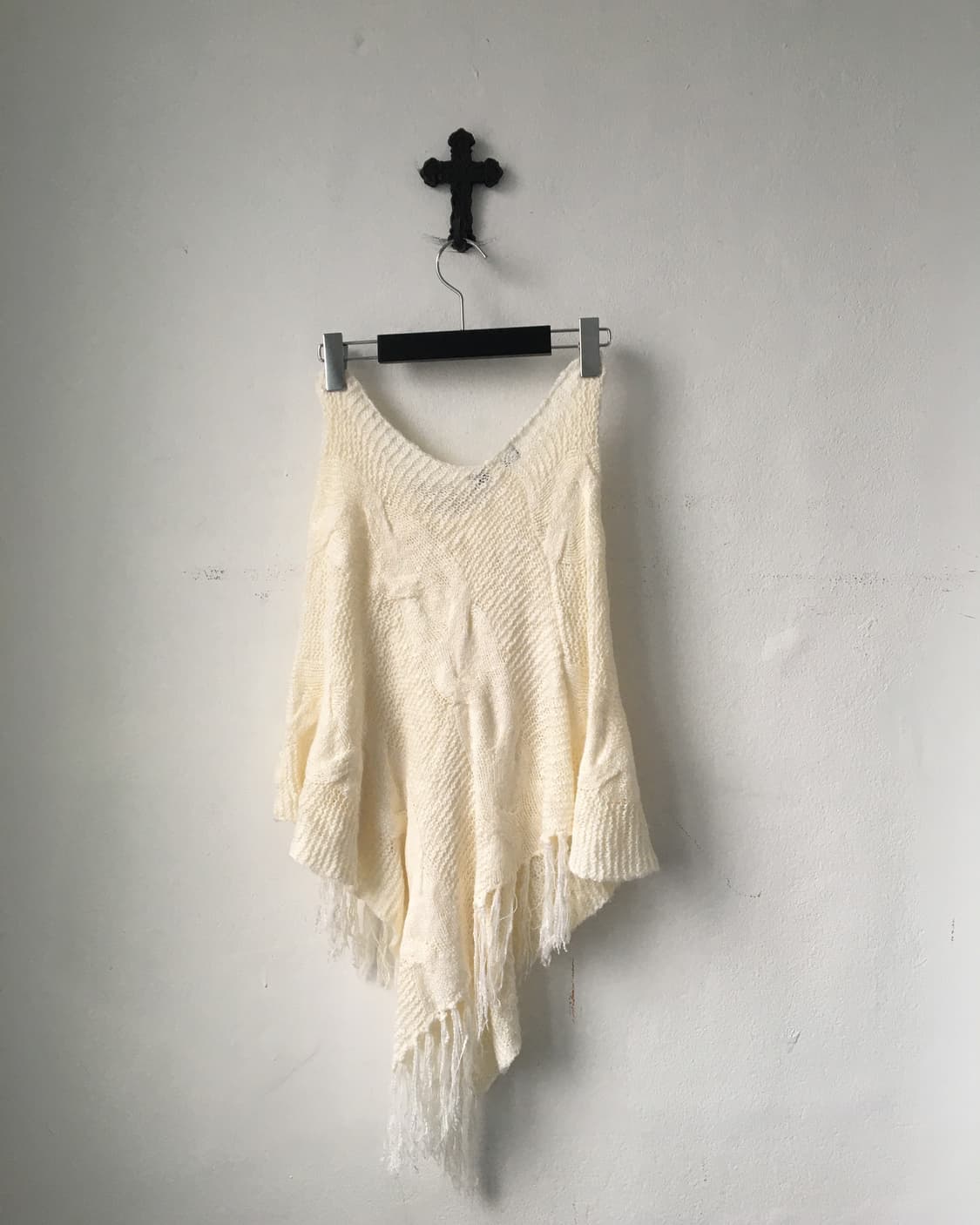Fringe point knit cape 상품이미지3