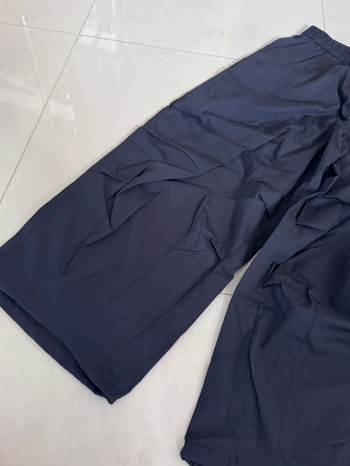 LIGHTWEIGHT BARREL EASY PANTS 상품이미지3