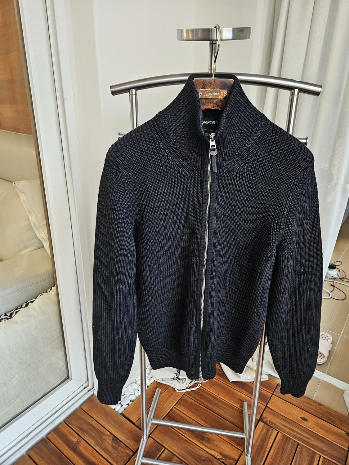 톰포드 짚업가디건 상품이미지1