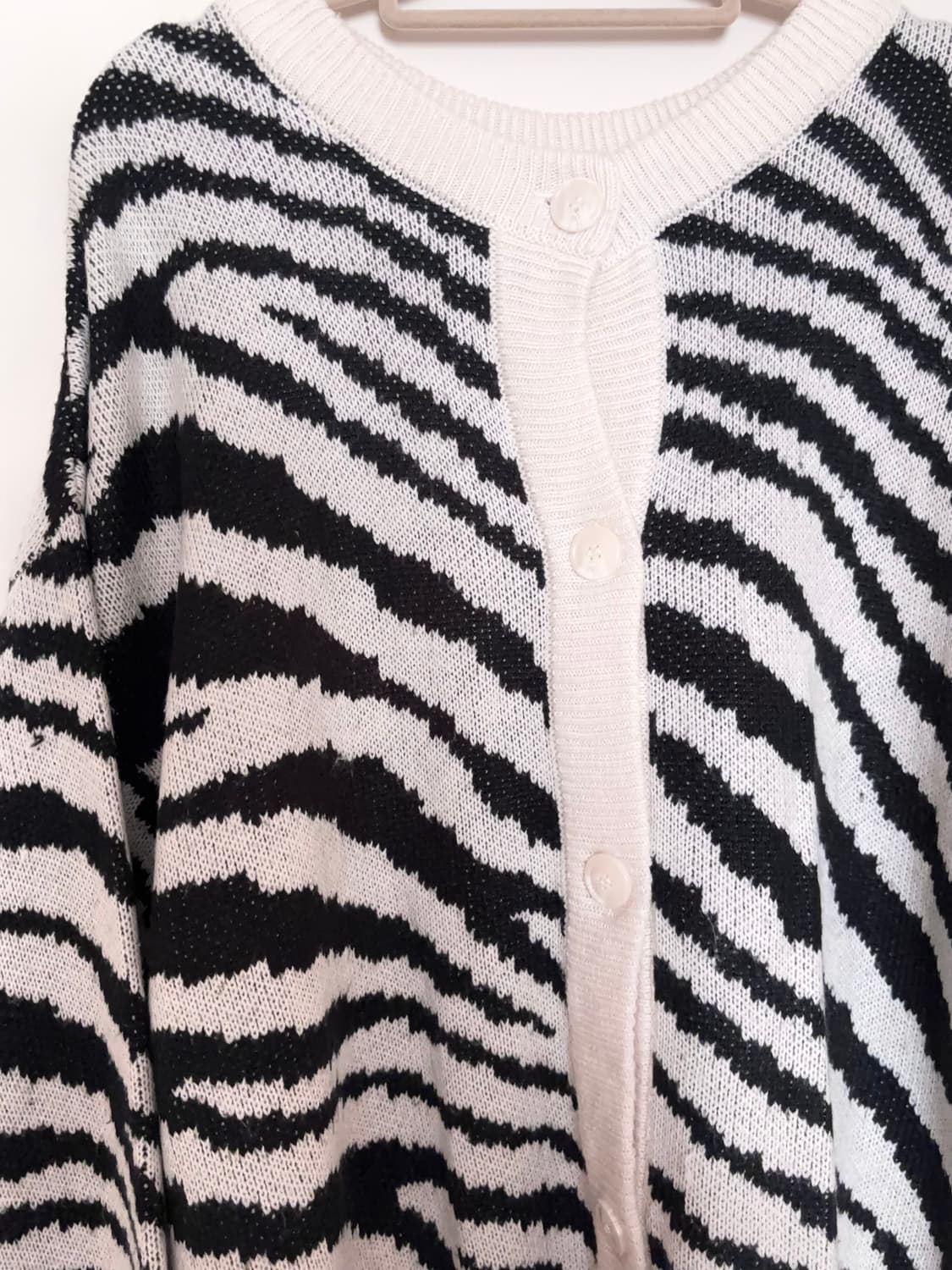 ingni 잉그니 지브라 패턴 가디건 상품이미지3