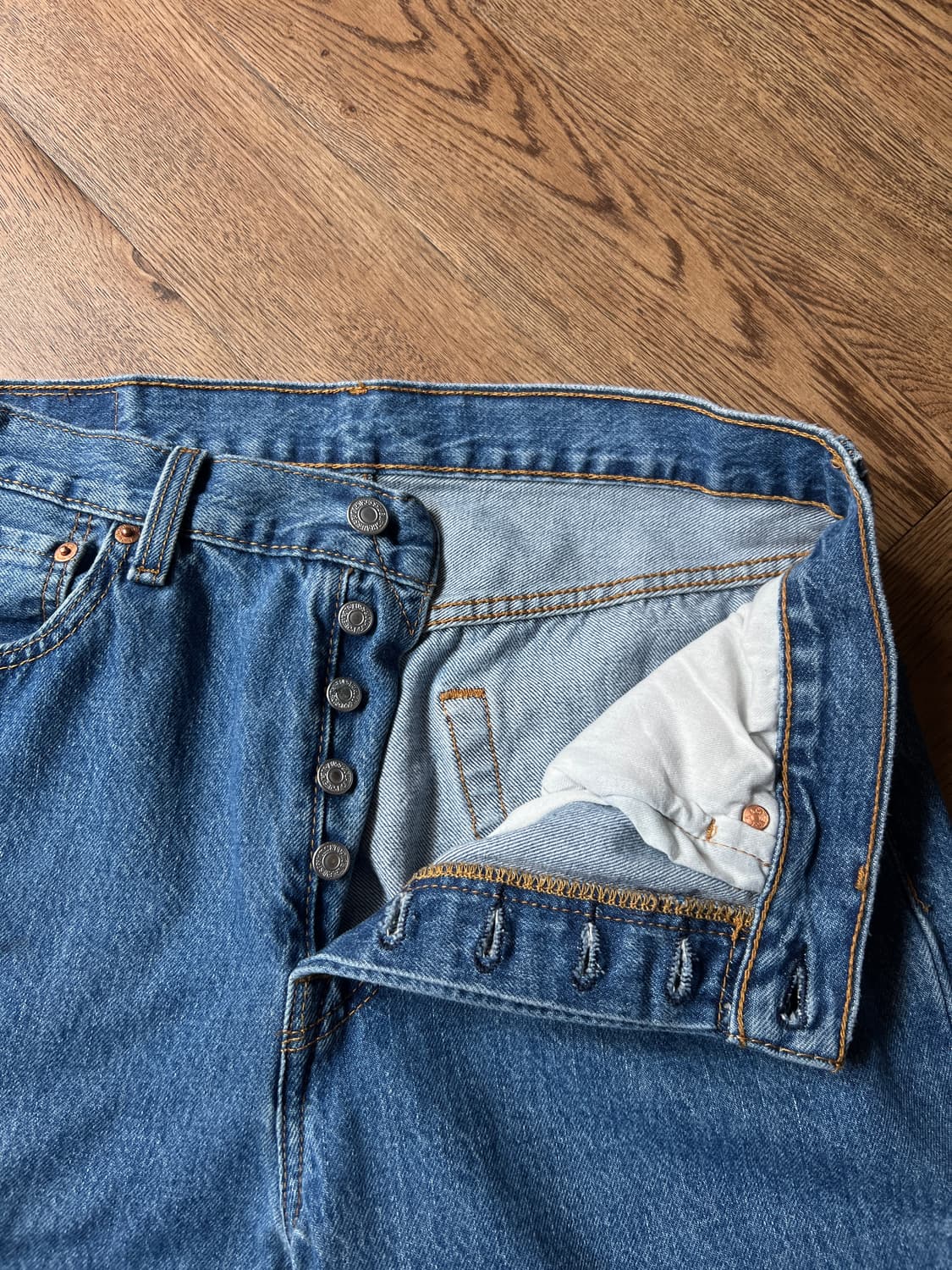 [33]리바이스 501 미디엄블루 워싱 스트레이트 데님 팬츠 상품이미지3