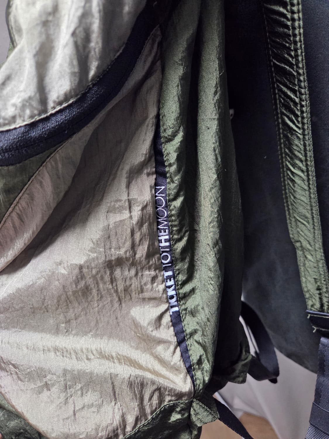 티켓투더문 15L 카키색 상품이미지3