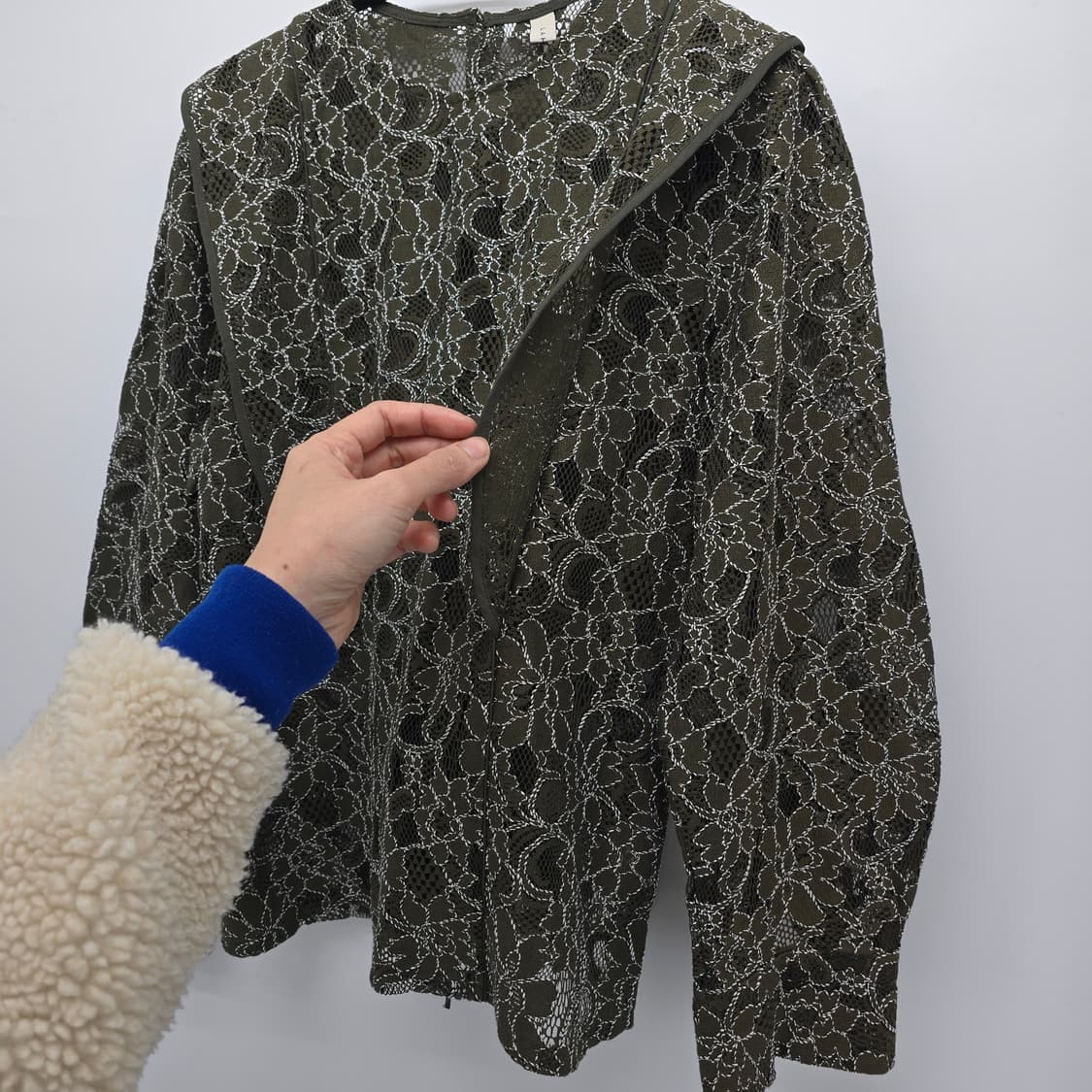 카키색 레이스 블라우스 빅카라 긴팔 상품이미지4