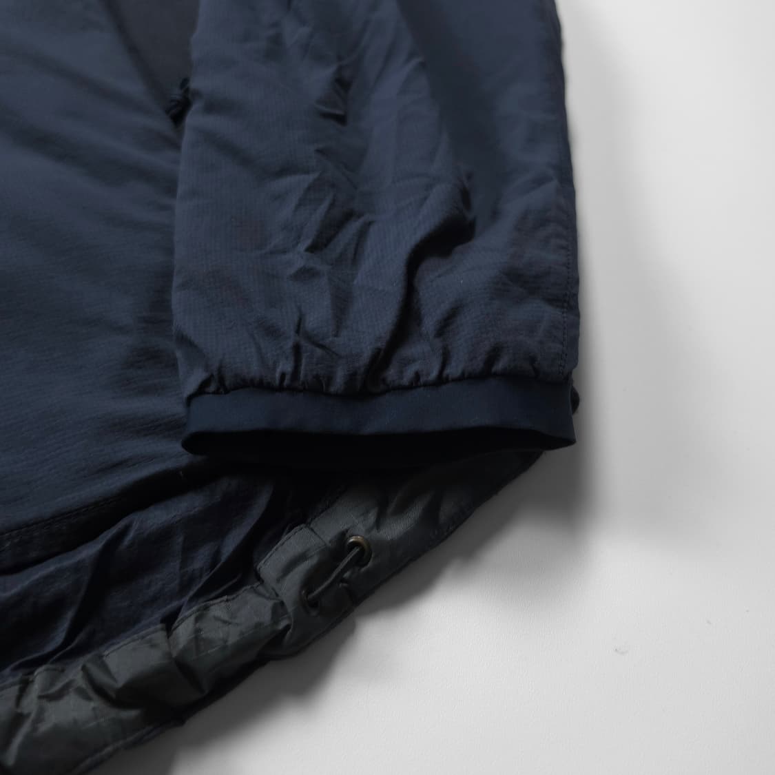 아크테릭스 아톰 LT 후디 자켓 블랙 사파이어 상품이미지5