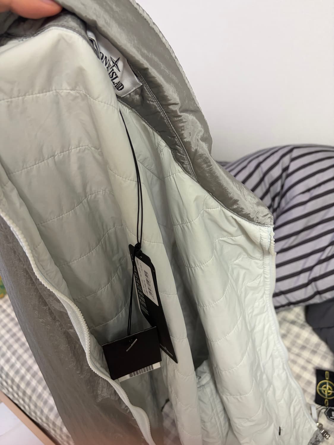 스톤아일랜드 나일론 메탈 에코닐 프리마로프트 자켓 판매 합니다 상품이미지3