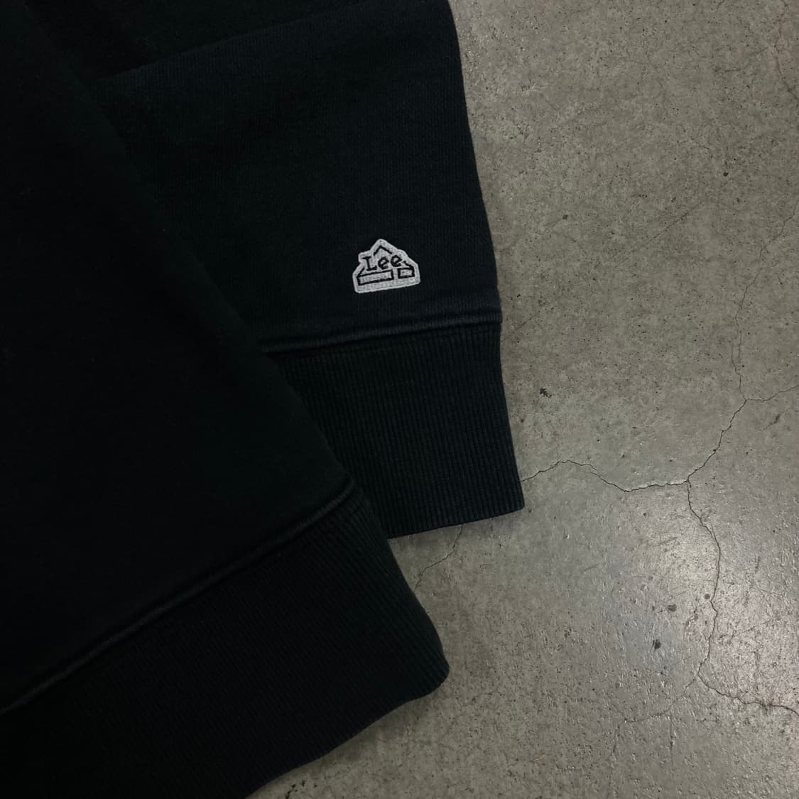 Lee 블랙 컬러 스몰 로고 미니멀 후드티 상품이미지3