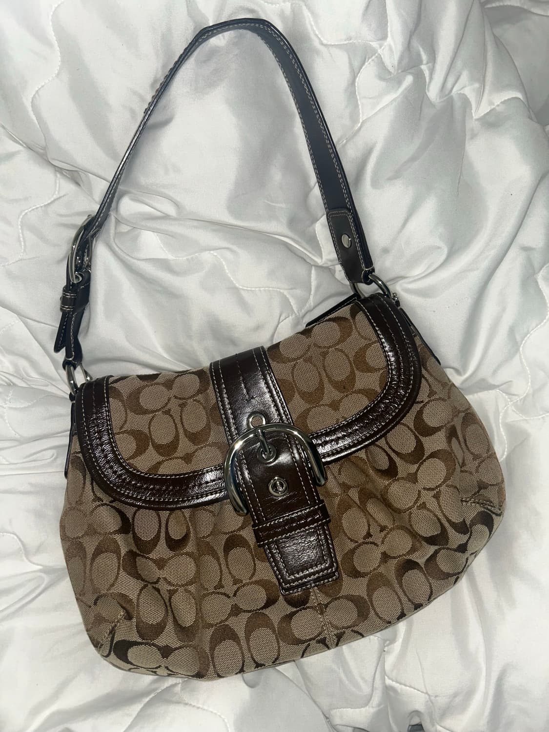 코치 소호 시그니처 숄더백 상품이미지1