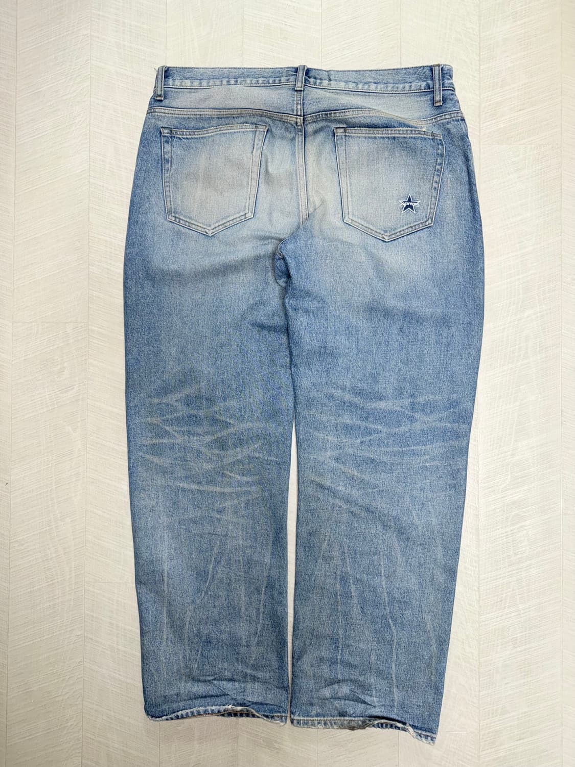 슈프림 디스트레스드 루즈 핏 셀비지 진 워시드 인디고 24SS 상품이미지2