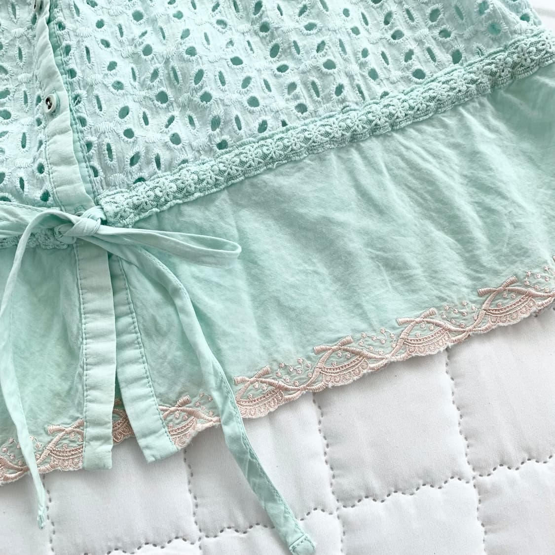 Mint ♥ 민트 코튼 레이스 펀칭 블라우스 상품이미지2