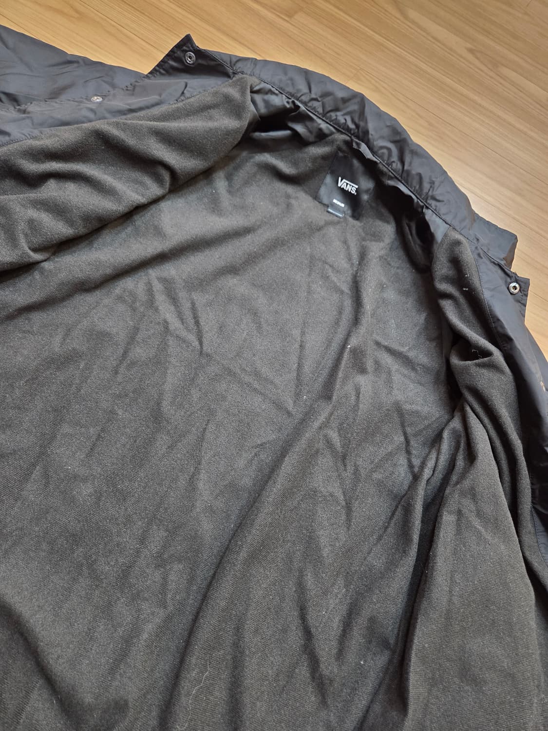 반스 코치 자켓 블랙 색상 M사이즈 판매합니다. 겉감은 폴리에스터 100 상품이미지5