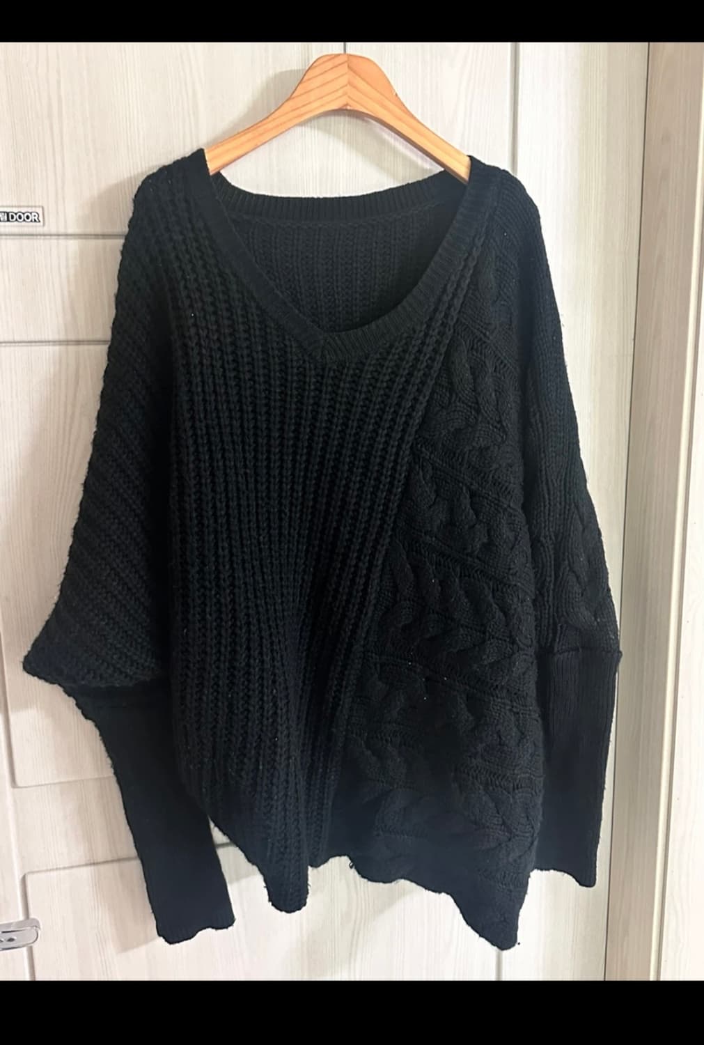 케이블 브이넥 니트 상품이미지1