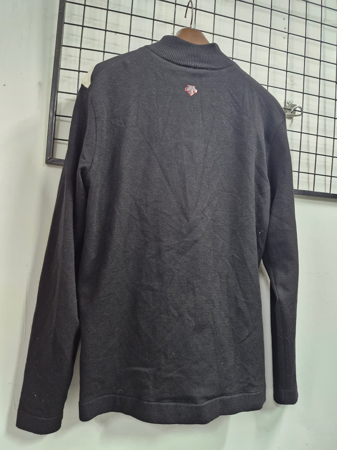 100-105XL 데상트 골프 라인블록 방풍 니트스웨터. 상품이미지7