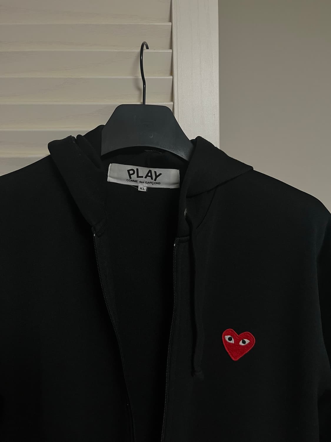 [XL] 꼼데가르송 블랙 레드와펜 후드집업 상품이미지2