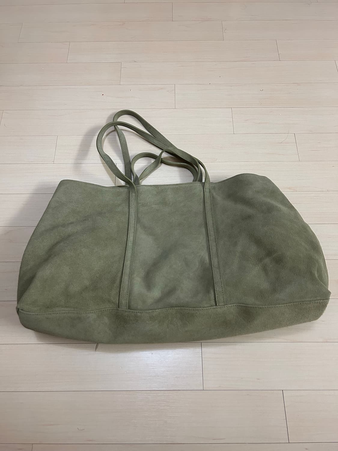 Hwi 휘 L 스웨이드 토트백 타우페 상품이미지5