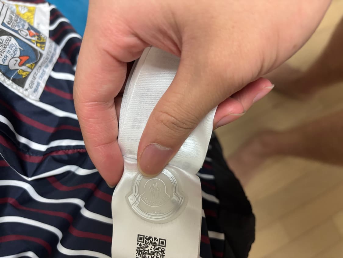 몽클레어 감마블루 블랙 경량패딩 상품이미지5