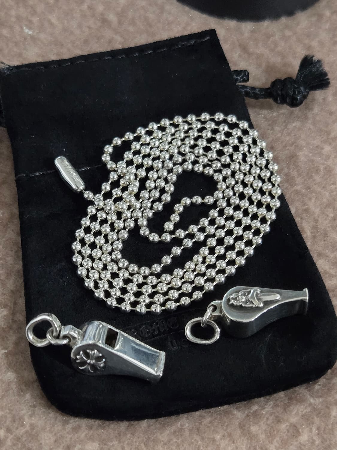 크롬하츠 타이니 cH플러스 휘슬 펜던트 상품이미지3