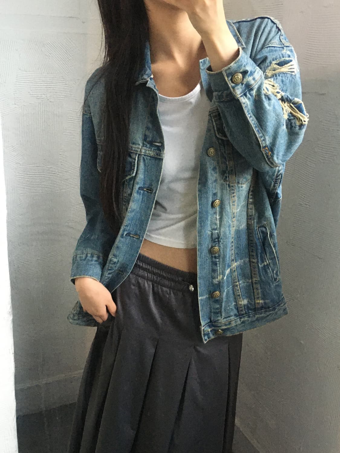 R13 디스트레스드 데님 워싱 트러커 자켓 상품이미지3