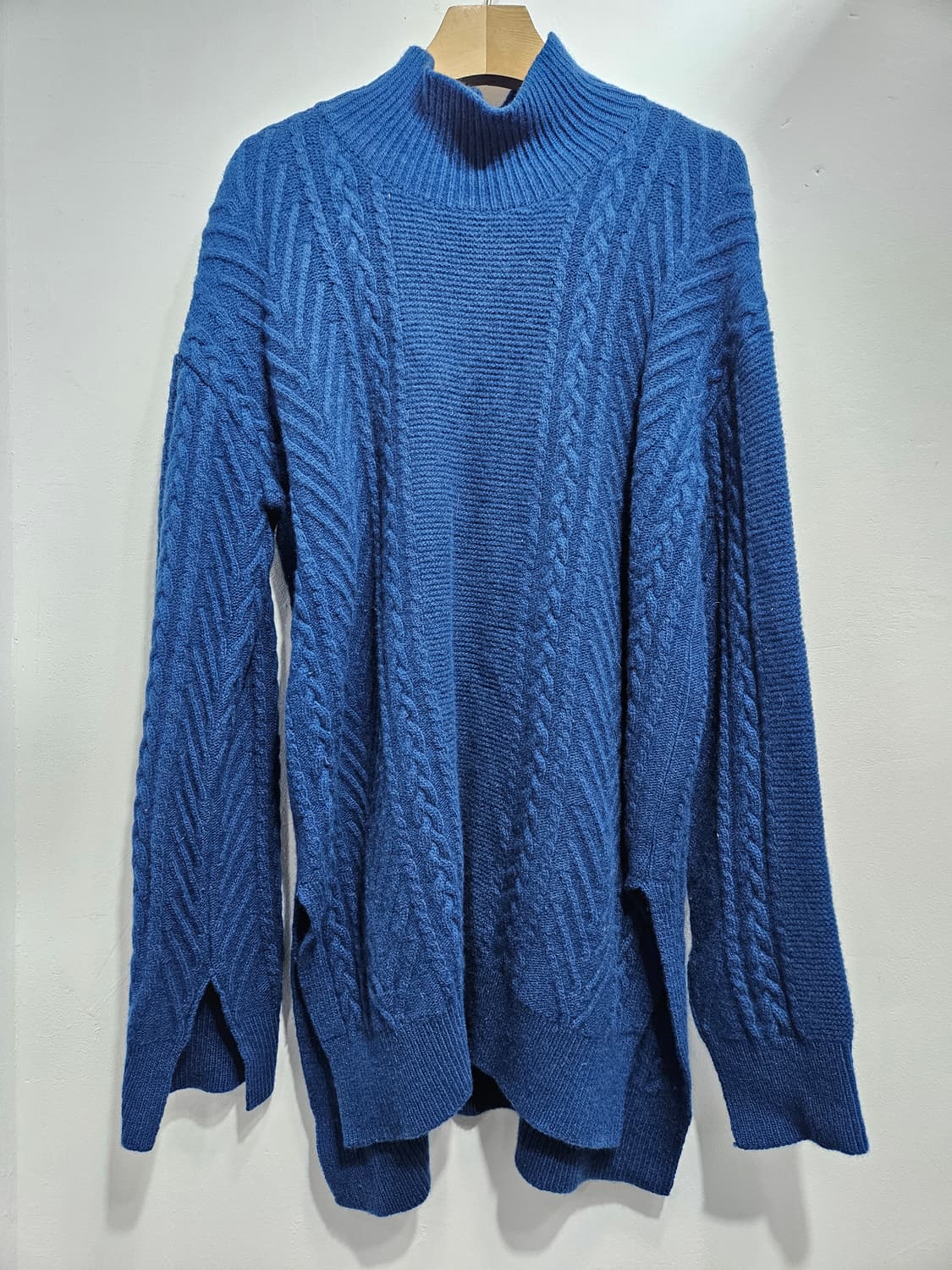 청색 꽈배기 터틀넥 니트 풀오버 상품이미지3