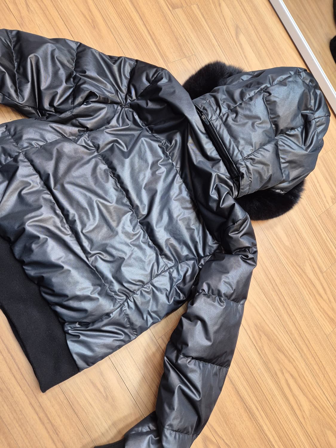 블랙 색상의 Callaway 여성 패딩입니다. 사이즈는 100이고, 넥  상품이미지2