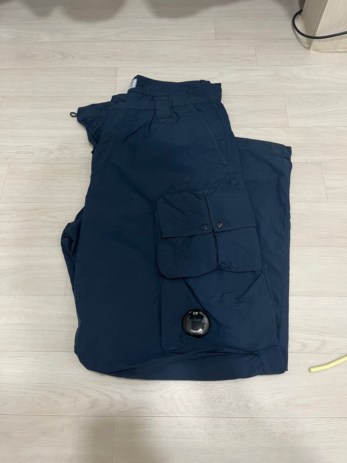 CP컴퍼니 25SS 플랫 나일론 카고 팬츠 인디아잉크(네이비) 48사이즈 상품이미지7