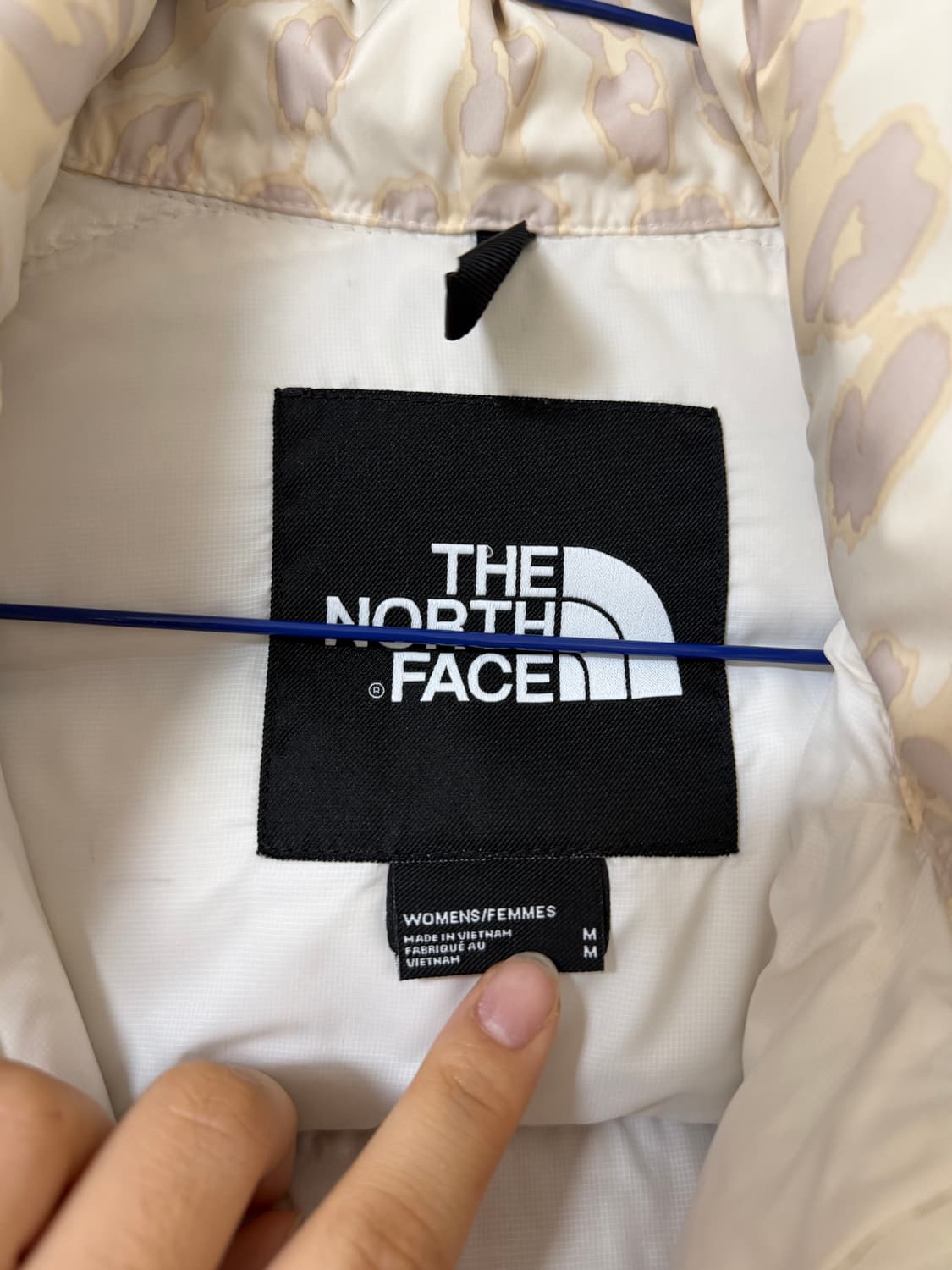 노스페이스 패딩 눕시 700 레오파드 M 상품이미지4