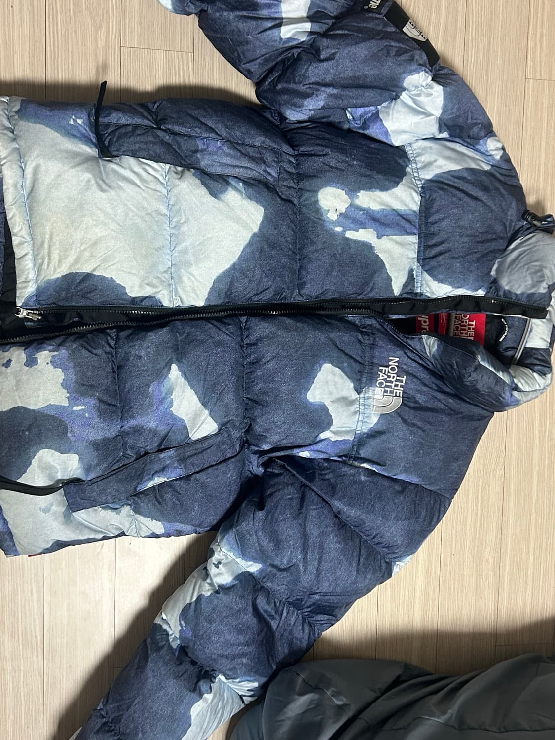 슈프림 노스페이스 블리치드 데님프린트 눕시 상품이미지1