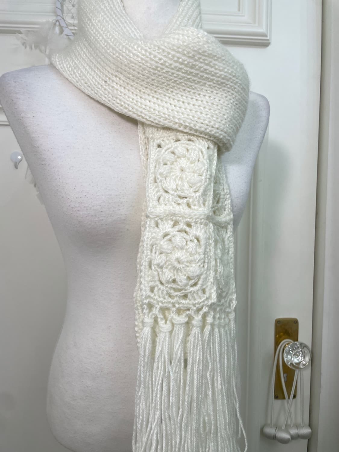 ivory crochet tessel point muffler 상품이미지4