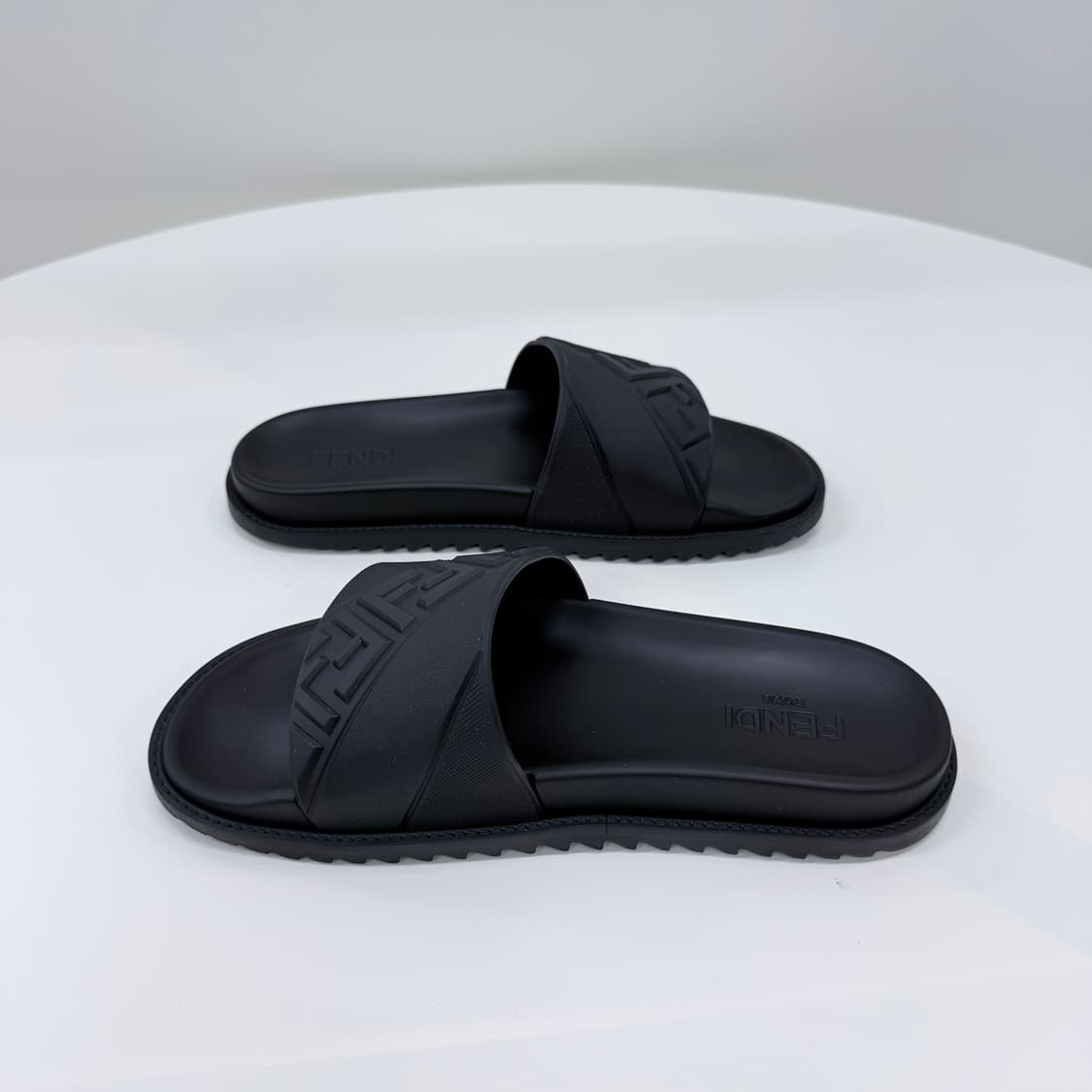 [S+급/270] 펜디 FF로고 러버 슬라이드 샌들 슬리퍼 블랙 상품이미지5