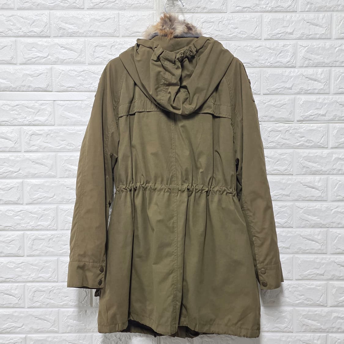 택포_ 베네통 여성 라쿤 퍼 야상 패딩 카키 S 상품이미지4