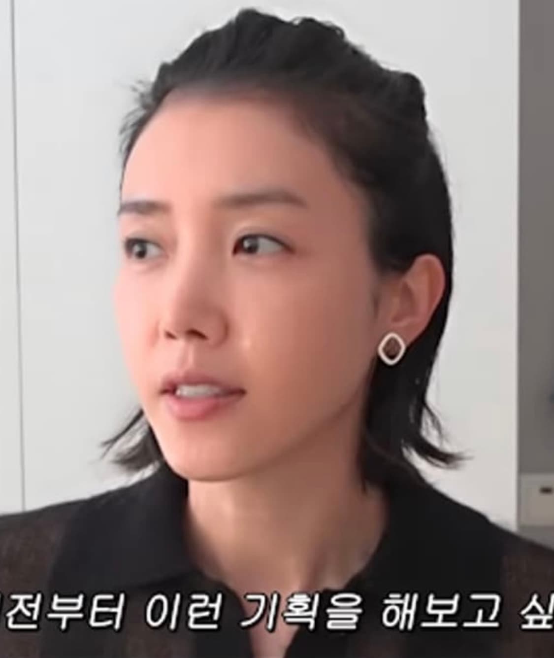 샤넬 cc 로고 에나멜 귀걸이 상품이미지8