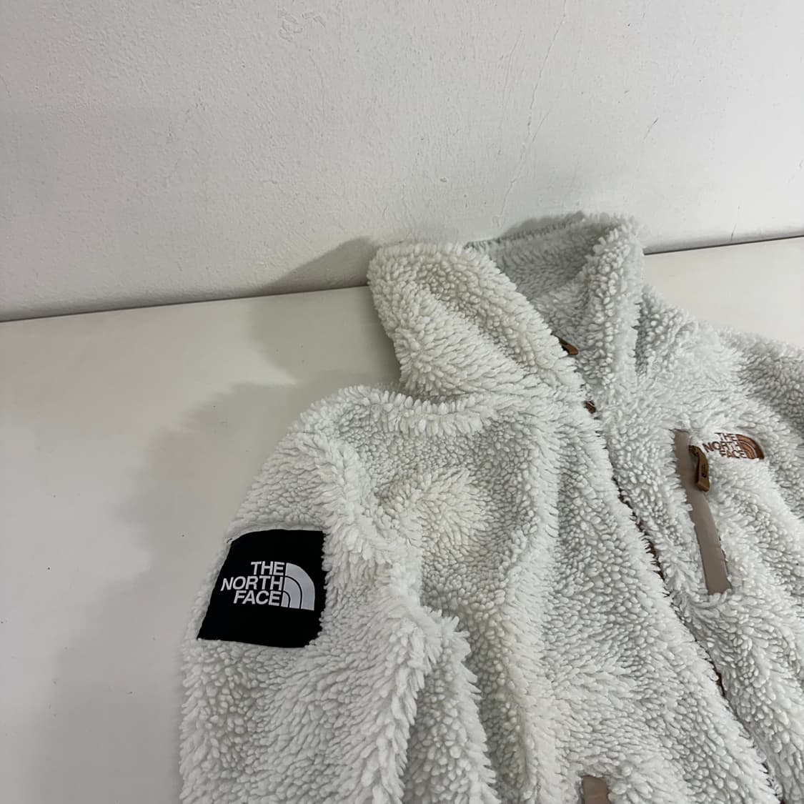 우먼FREE 노스페이스 화이트 뽀글이 후리스자켓 상품이미지3