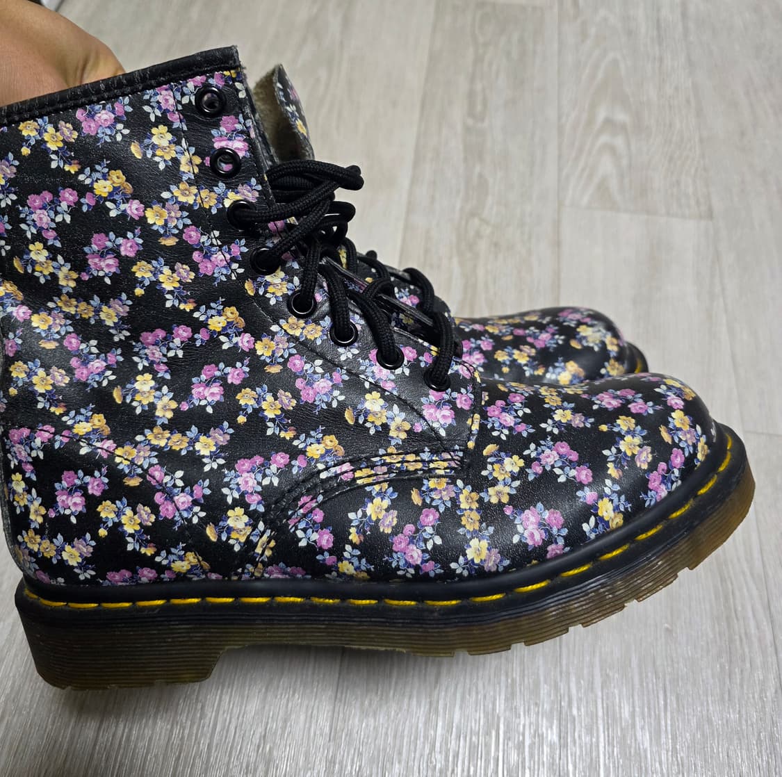 닥터마틴 1460 플로럴 여성부츠(240 EU38) 상품이미지1