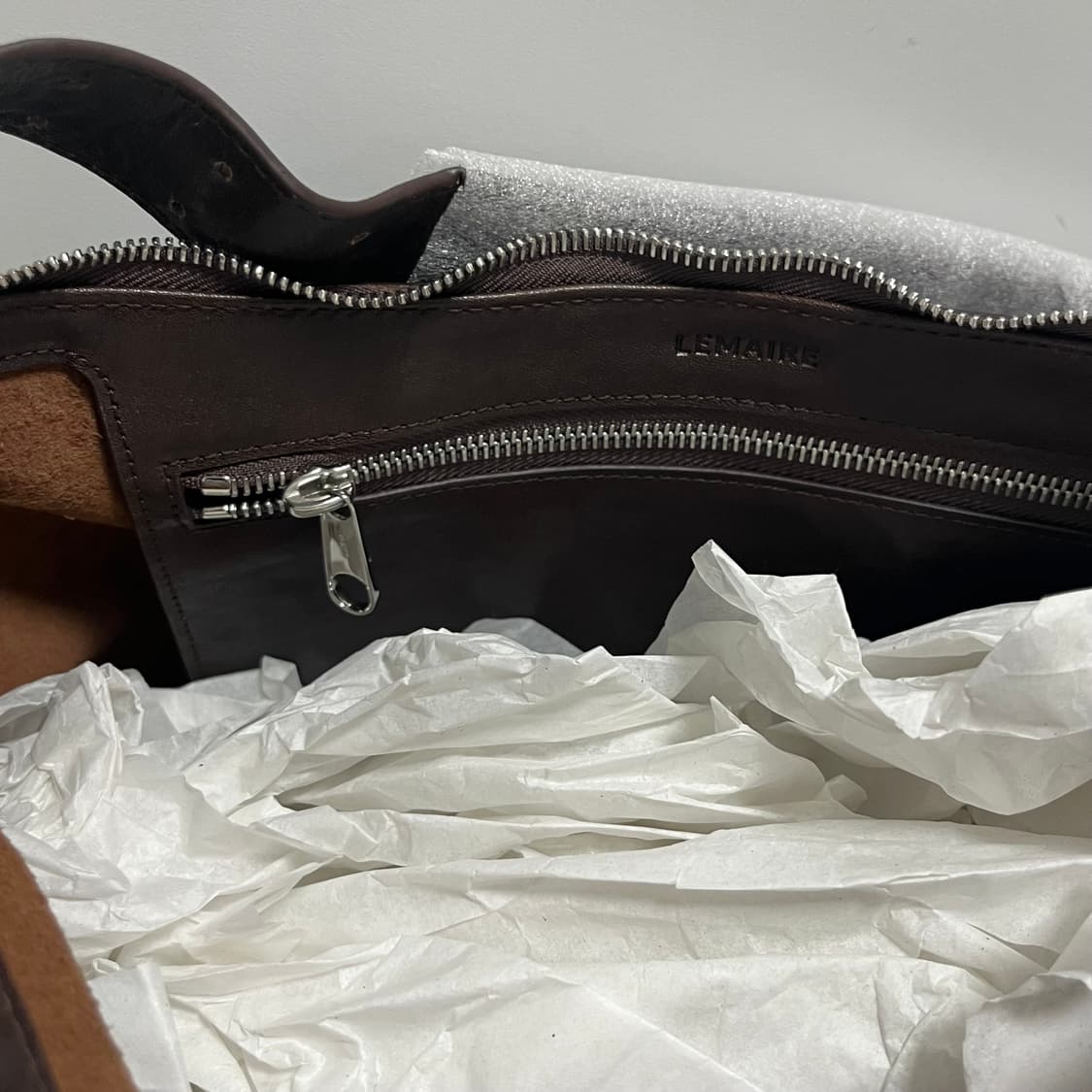 르메르 25fw 벨티드 호보 백/에스프레소 상품이미지4