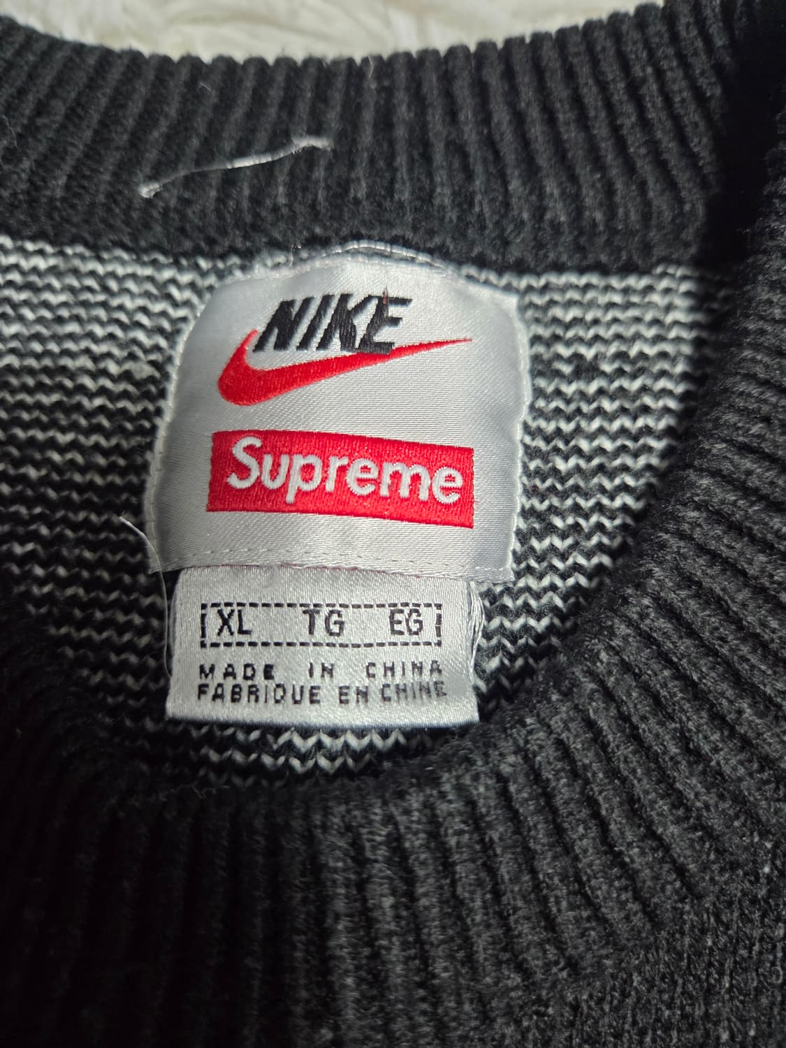 슈프림 x 나이키 스우시 스웨터 니트 블랙 상품이미지3