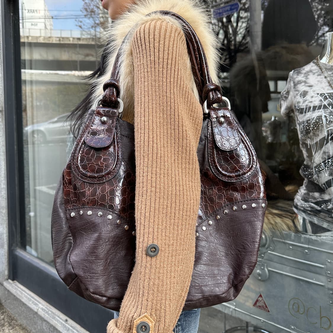 00s 빈티지 게스 브라운 크록 & 스터드 가방 상품이미지8