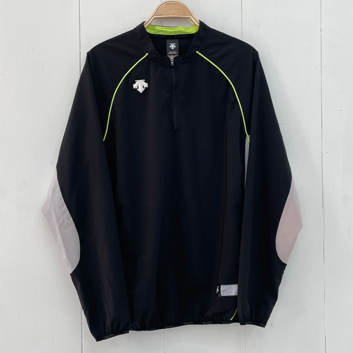 데상트 라인 배색 반집업 풀오버 바람막이 상품이미지6