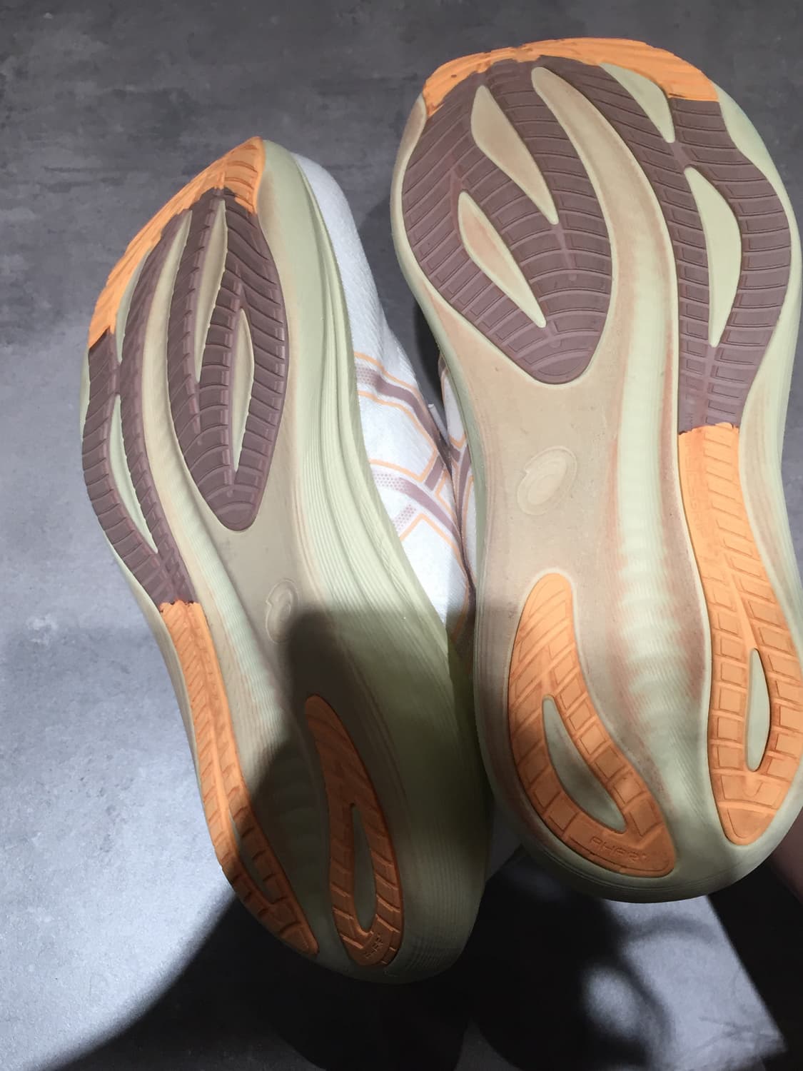 아식스 젤 님버스 27 러닝화 상품이미지3