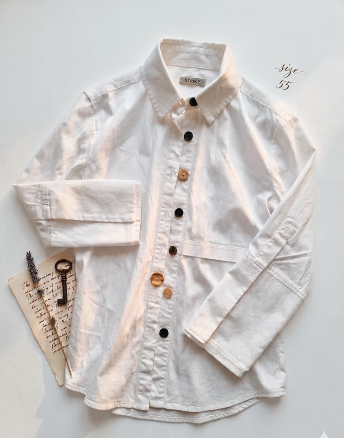 [디자이너 브랜드 NOHKE] 유니크 버튼 디테일 화이트 커프스 셔츠 상품이미지5