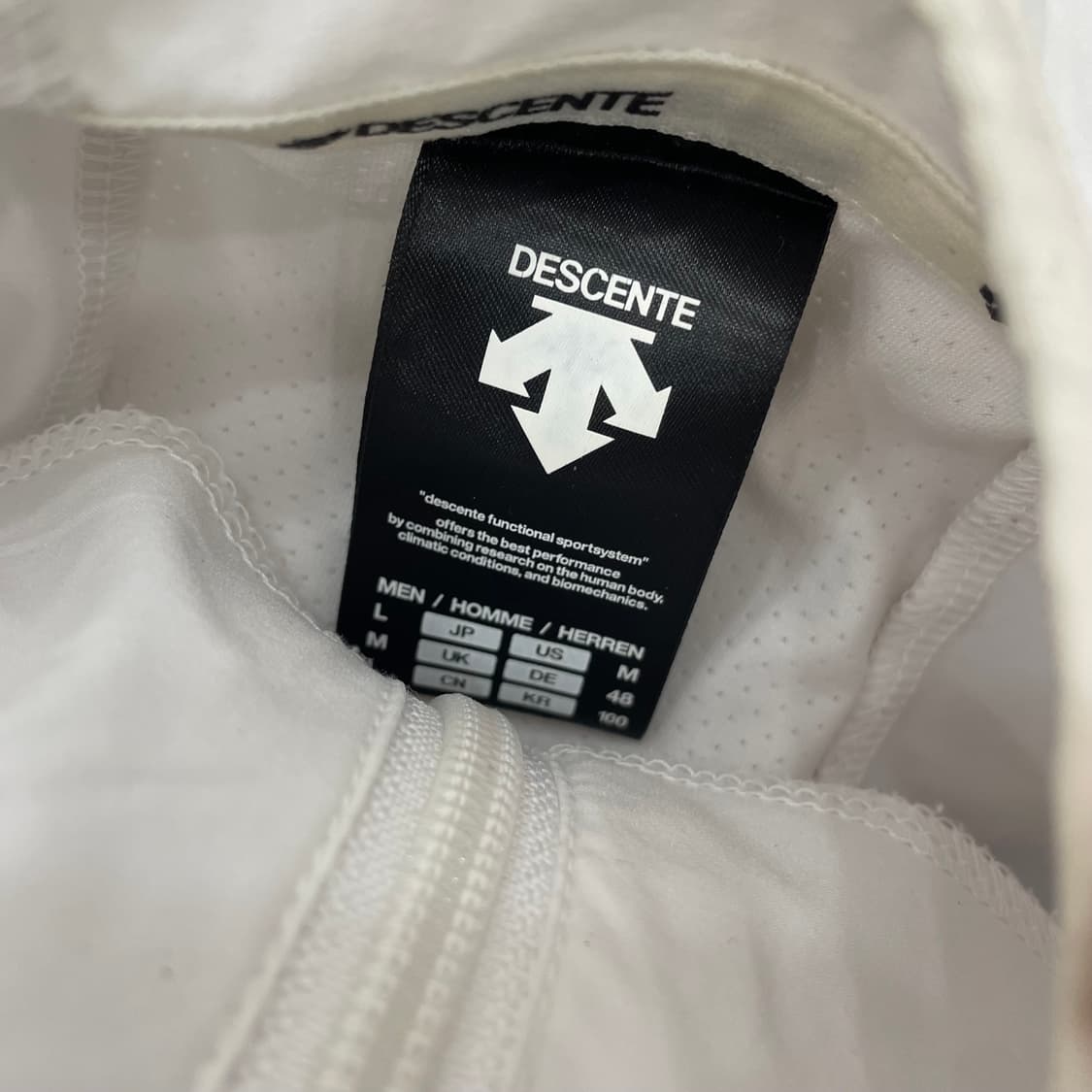 데상트 코리아 국대 바람막이 상품이미지4