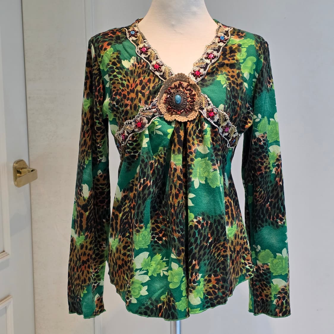 보헤미안 그린호피레오파드 플라워 오리엔탈st 비즈 긴팔티셔츠 상품이미지1