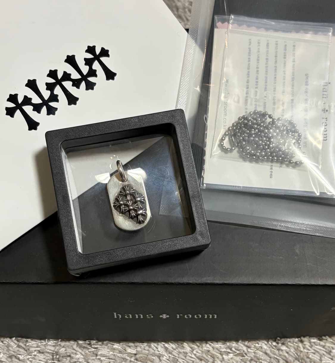 크롬하츠 레이즈드 세메터리 도그택 팬던트 상품이미지1