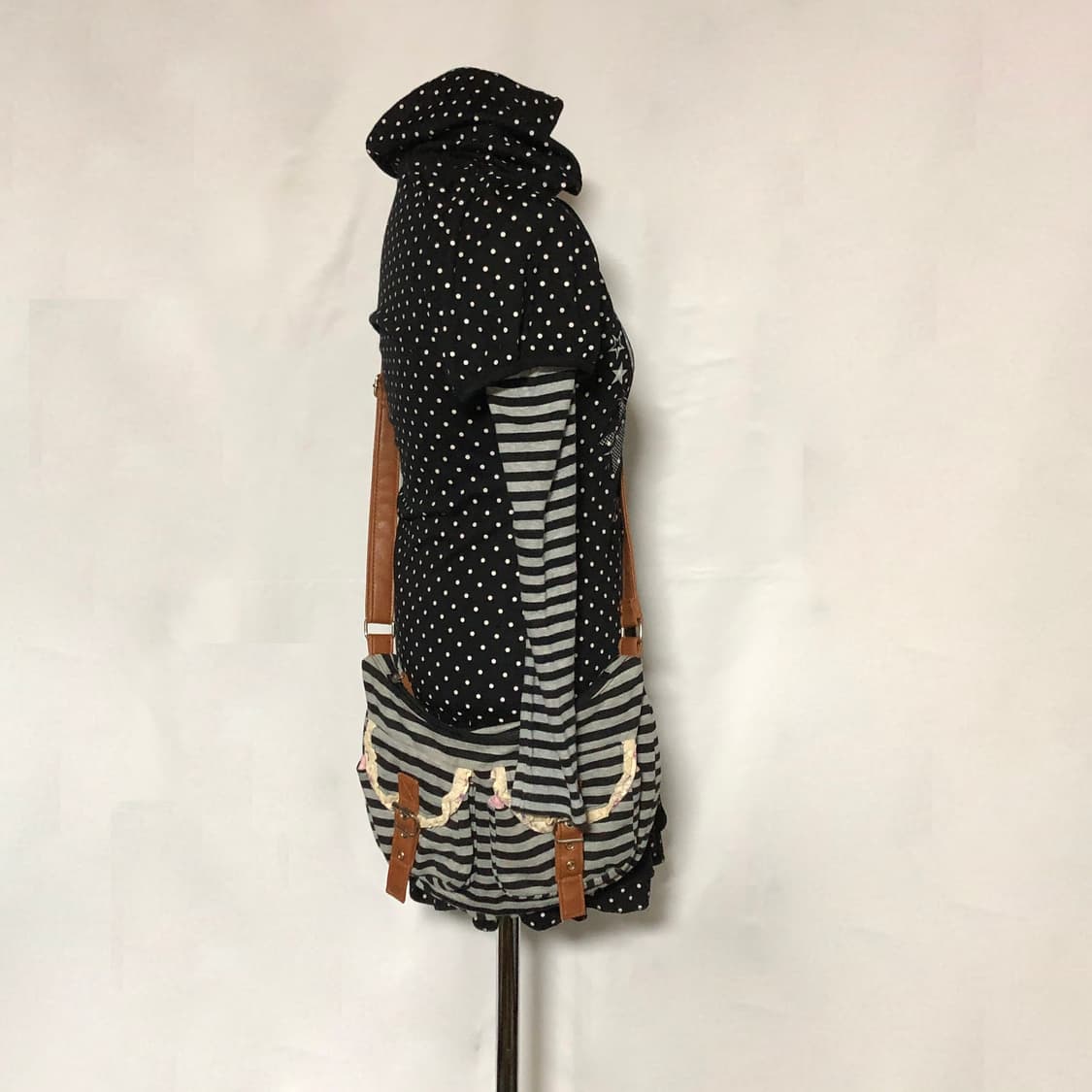 스트라이프 레더 크로스백  그레이 상품이미지8