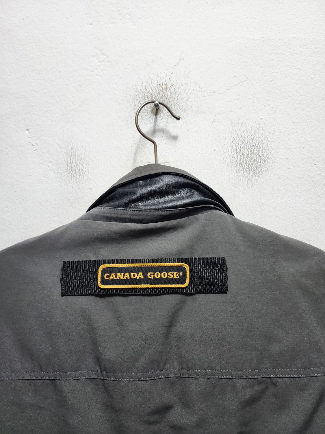 캐나다구스 가죽배색 밴프 전투용 파카 상품이미지3