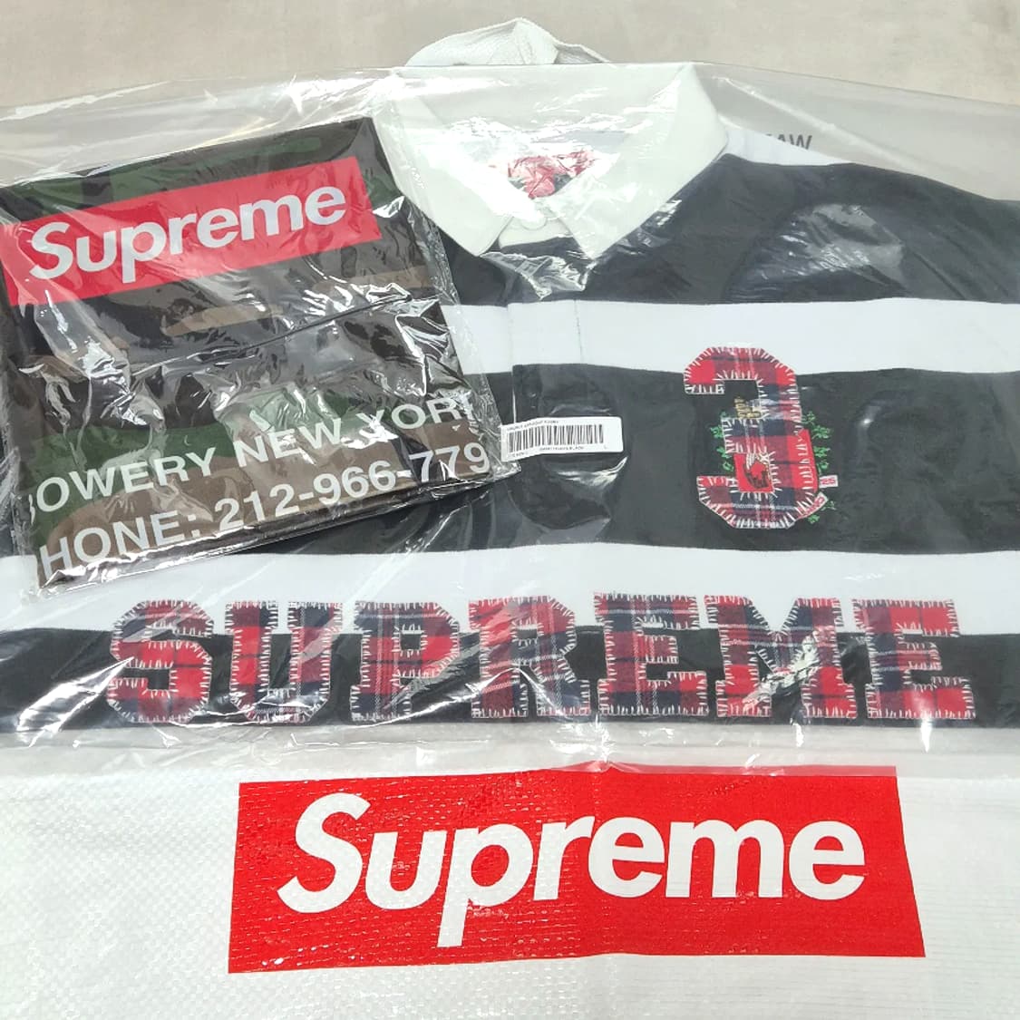 [인기] 슈프림 스트라이프 럭비 블랙 - 25FW 상품이미지1