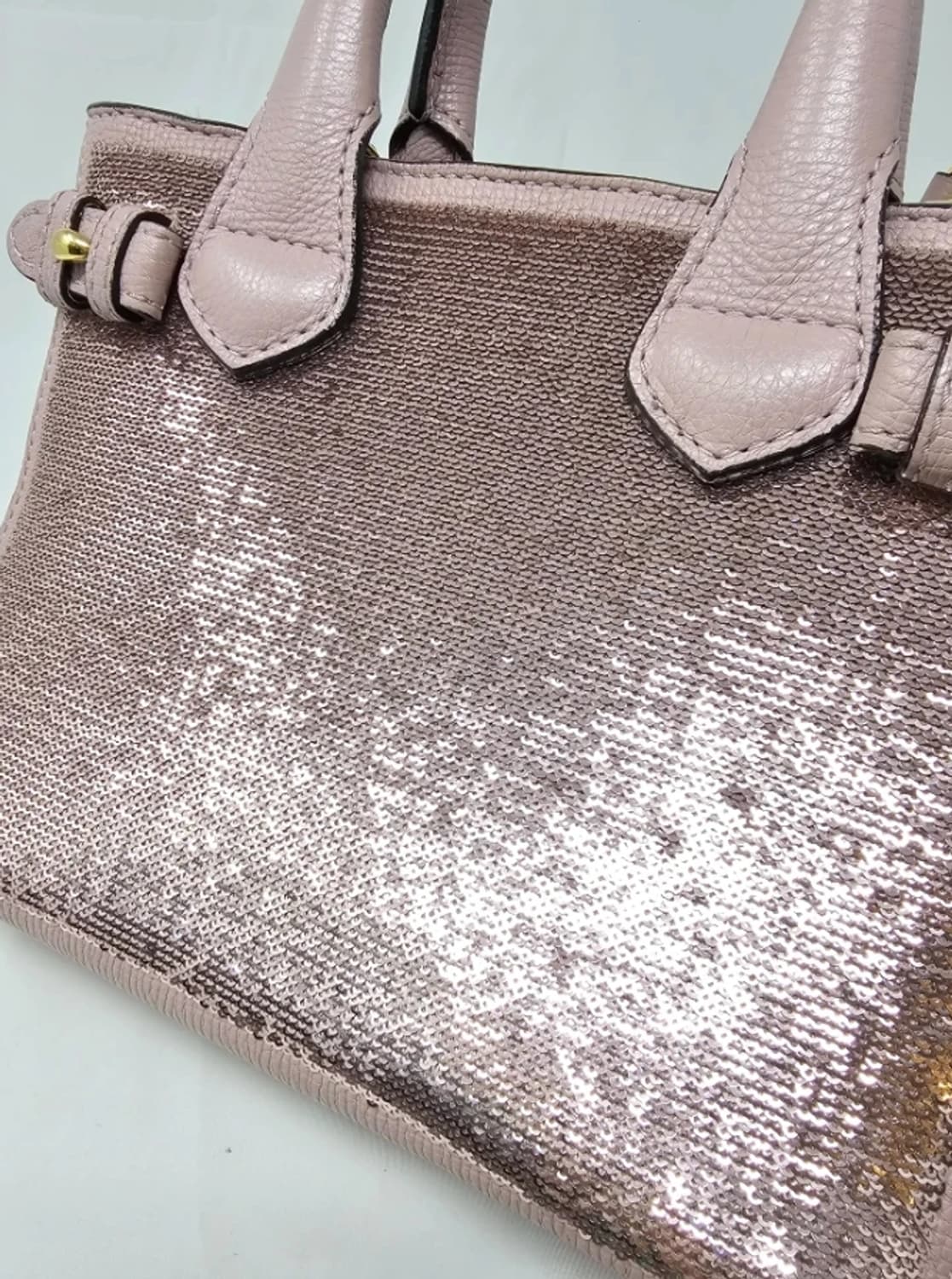 정품 버버리 베이비 배너 스팽글 토트백 크로스백 상품이미지4