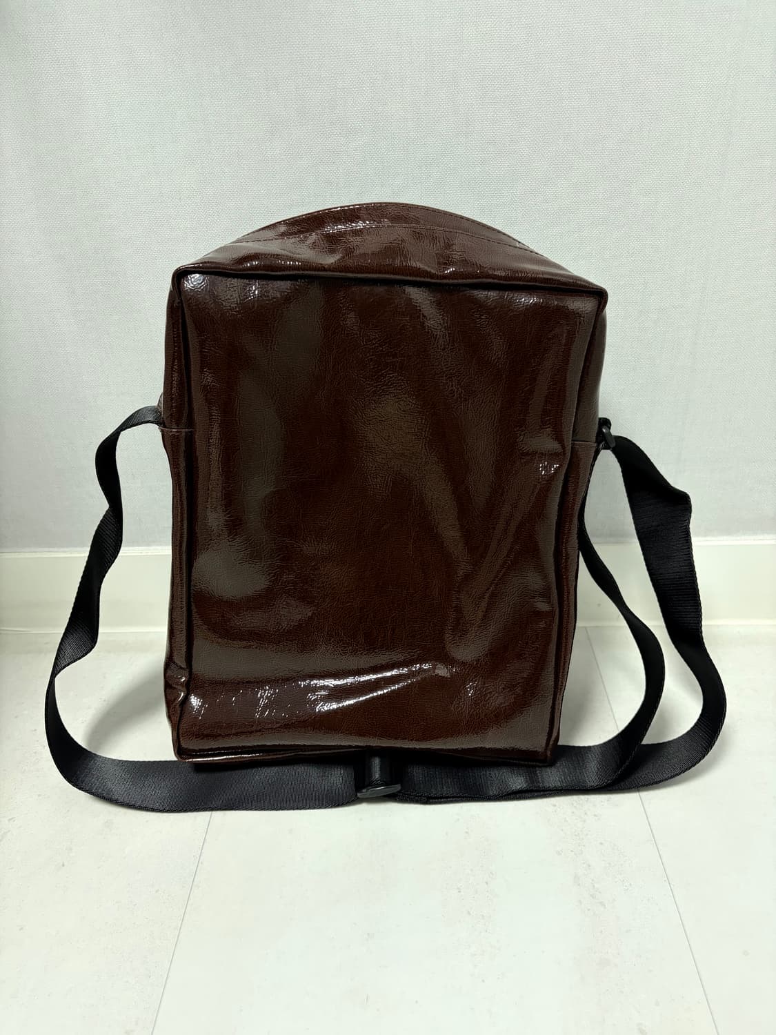 레귤라 코팅 크로스백 상품이미지2