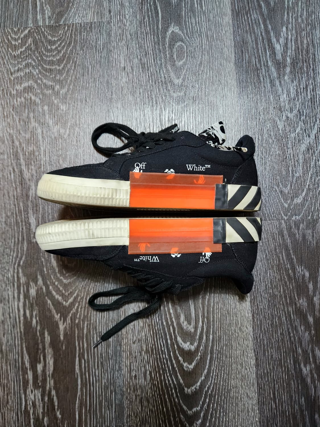 오프화이트 애로우 로우 벌크 스니커즈 블랙  EU 41 KR 270 상품이미지9