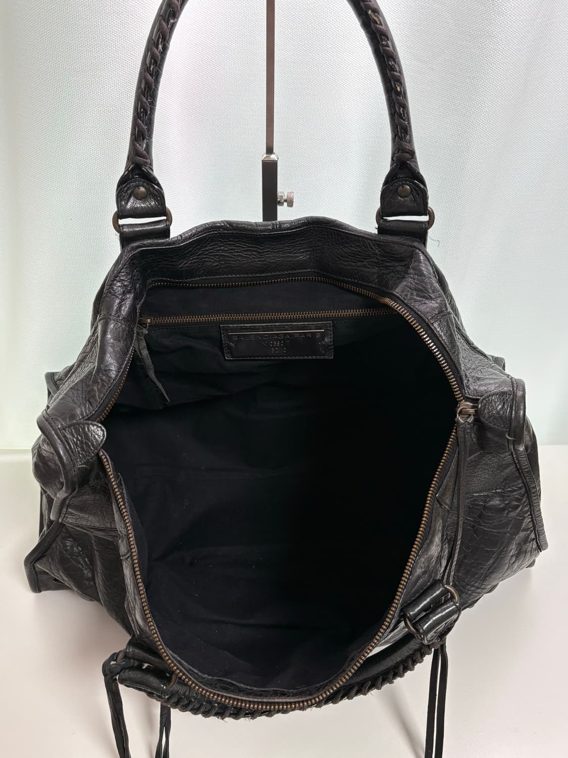 발렌시아가 워크 모터백 블랙 라지 상품이미지9